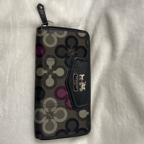 Coach Wallet nylon, EUC - Picture 13 of 13